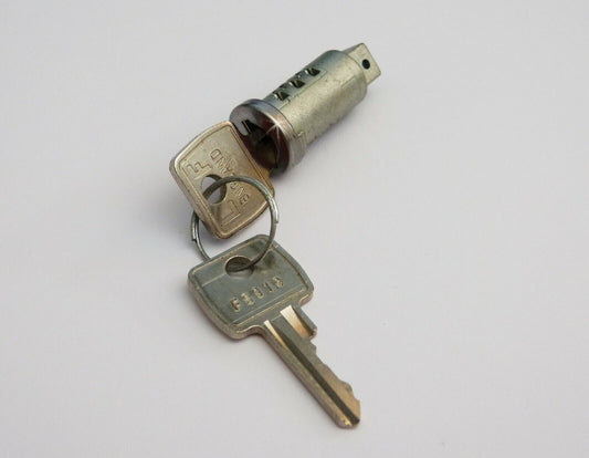 Triumph TR6, TR250 & Jaguar Mk2 Boot Lock New Barrel + Key Assembly, 518102