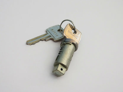 Triumph TR6, TR250 & Jaguar Mk2 Boot Lock New Barrel + Key Assembly, 518102